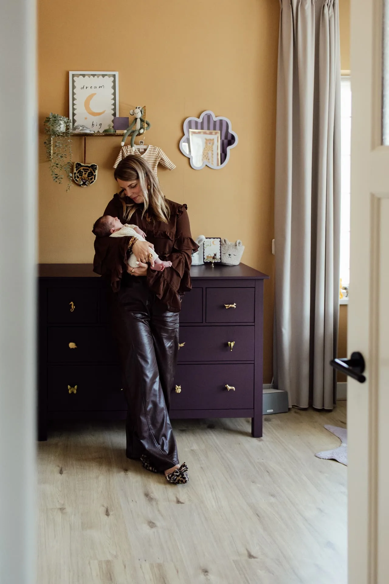 Newbornfotografie bij een gezin thuis in Venlo