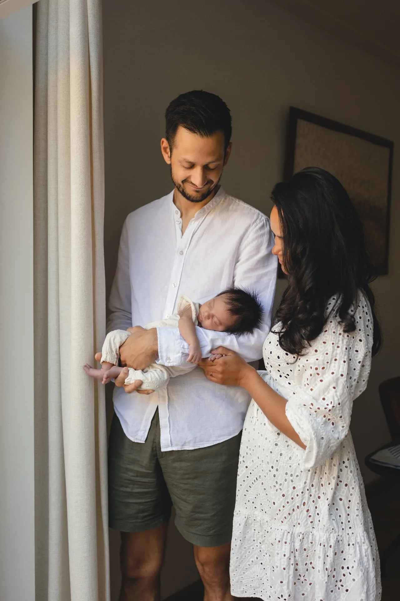 Newbornfotografie met verbinding en natuurlijk daglicht