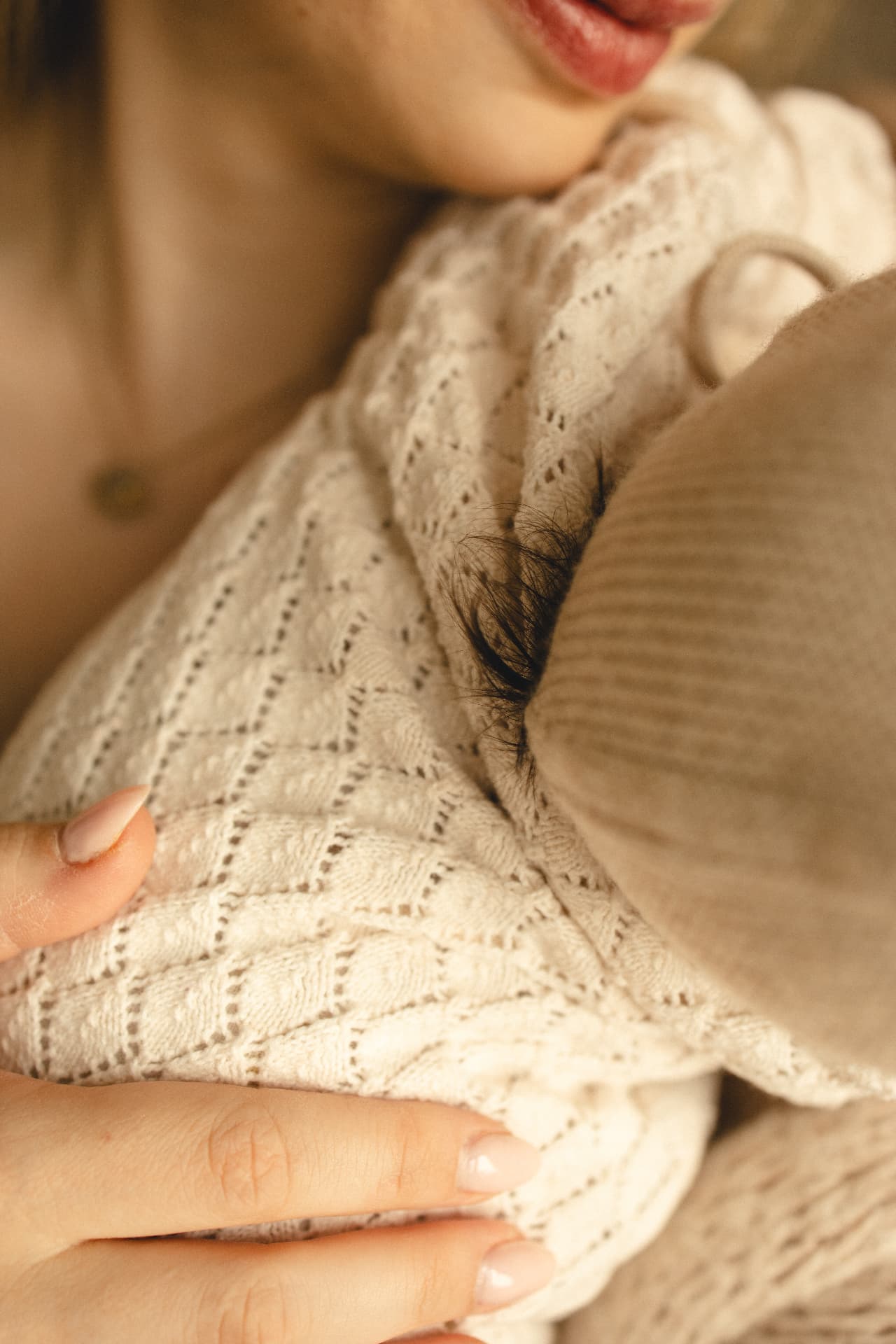Detail van pasgeboren baby tijdens een newbornshoot