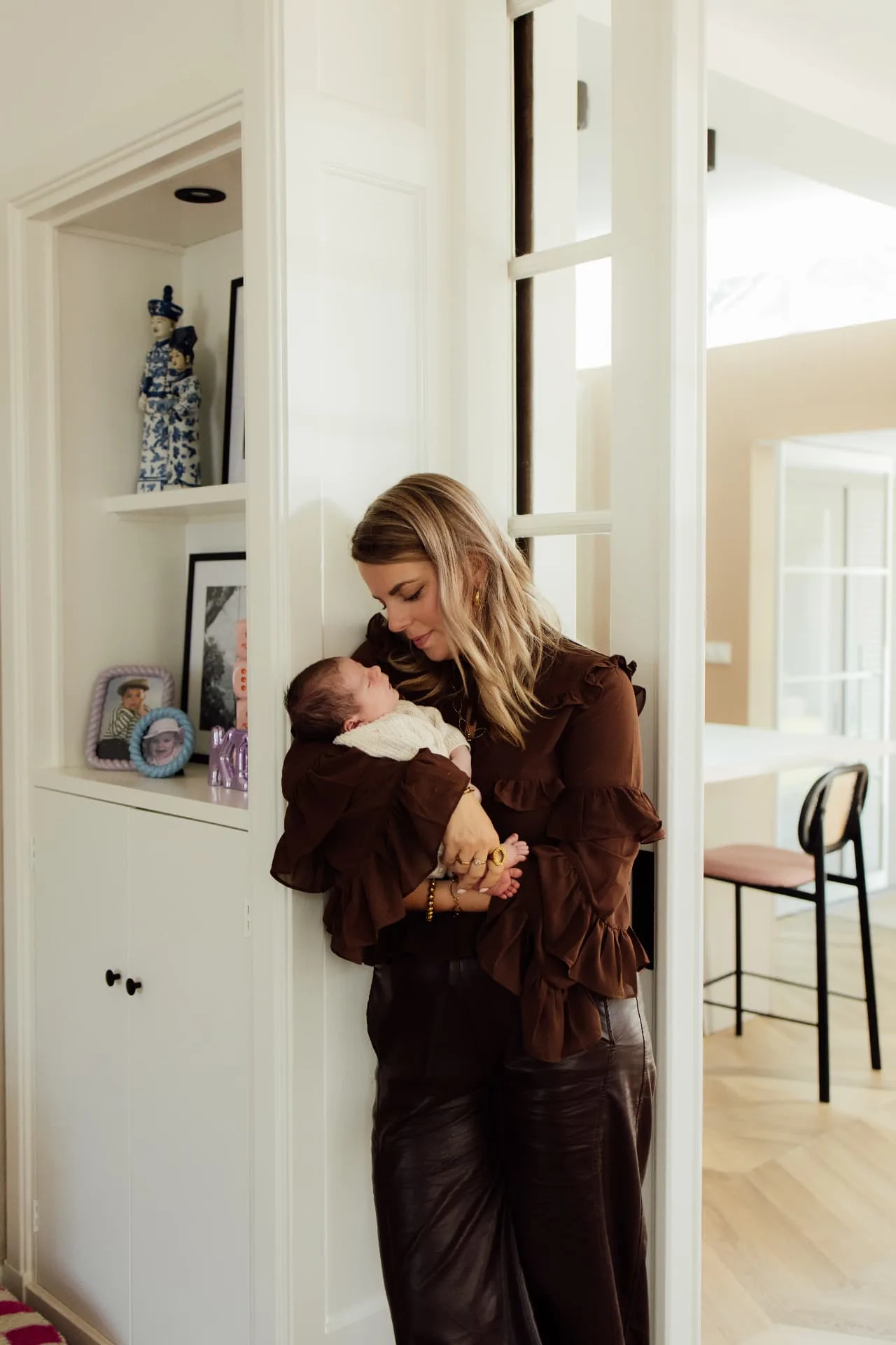 Newbornfotografie bij een gezin thuis in Horst